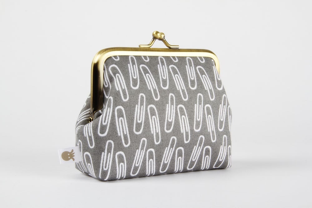 Deep dad - Paper clips on grey - metal frame purse