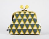 Color bobble pouch - Stamped triangles in grey and yellow - metal frame clutch bag