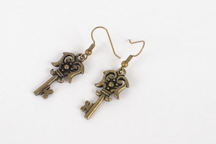 Vintage inspired skeleton key earrings