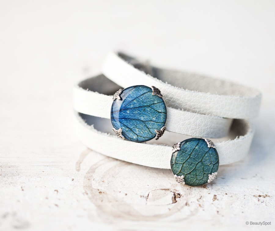 White leather bracelet - Wrap bracelet - Blue hydrangea - Bloom collection by BeautySpot (BT024)