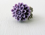 Flower Ring, Light Violet Chrysanthemum, Adjustable Filigree Band, Antiqued Silver, Size Small