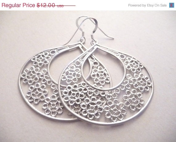 ON SALE Silver Flower Teardrop earrings