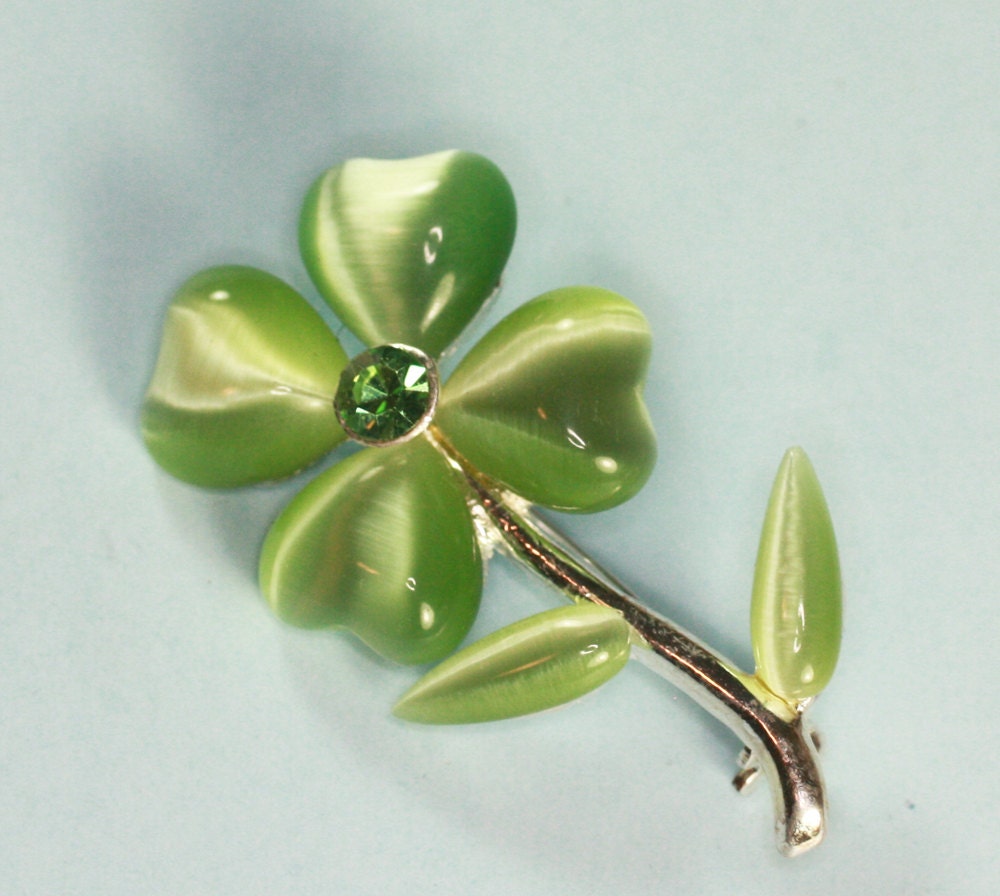 Four Leaf Clover Brooch Pin Cats Eye Glass Vintage