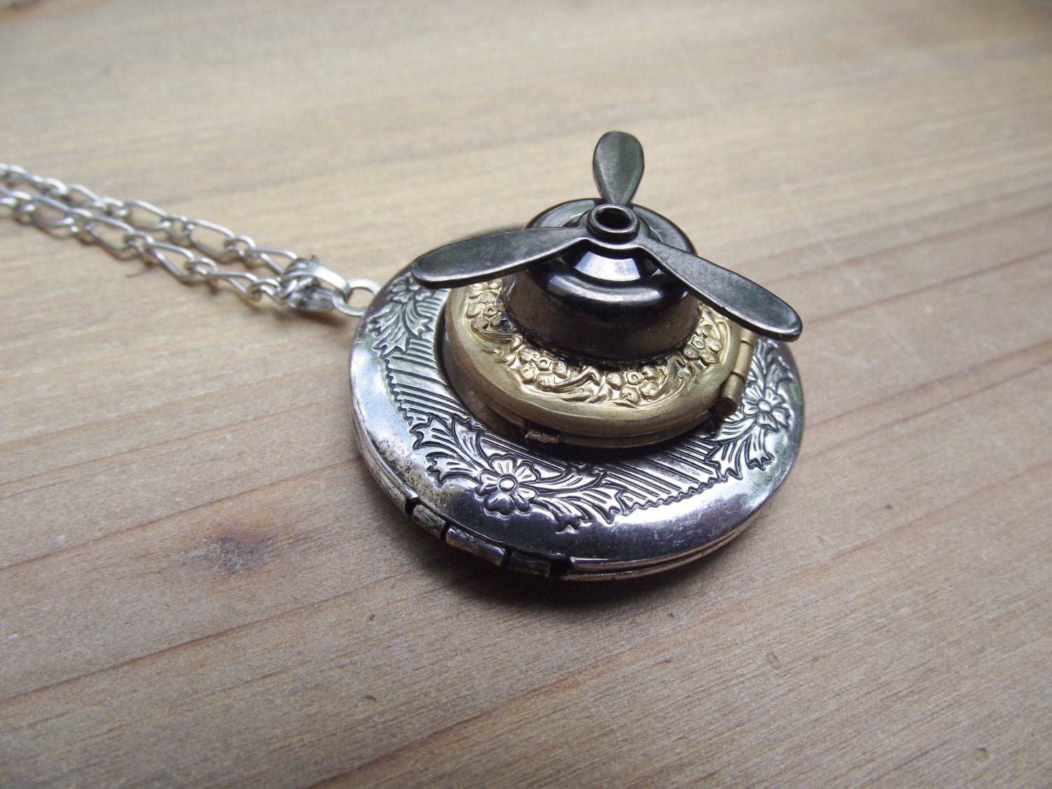 Propeller - Doubled Locket Propeller Necklace