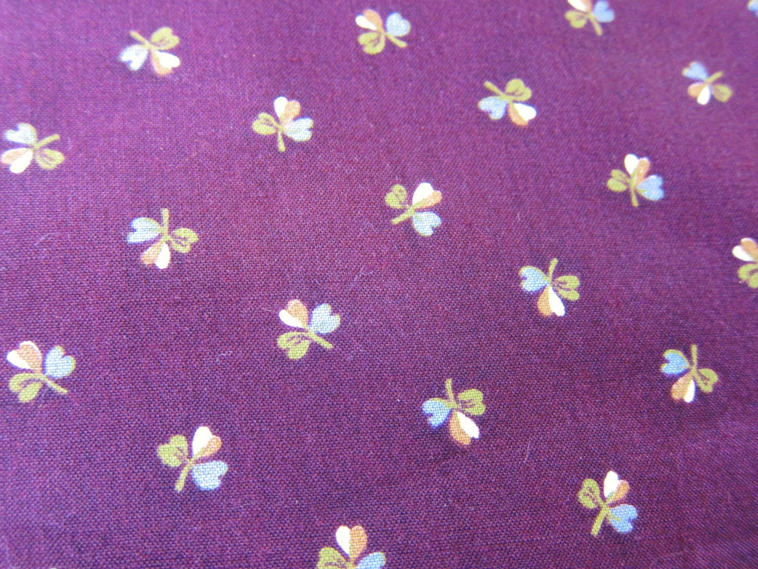 Quilt cotton / Peter Pan / eggplant / aubergine / clover / shamrock