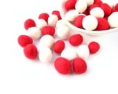 Mix of 30 Christmas red and white felted wool rondelle beads. Perfect for decoration or jewelry