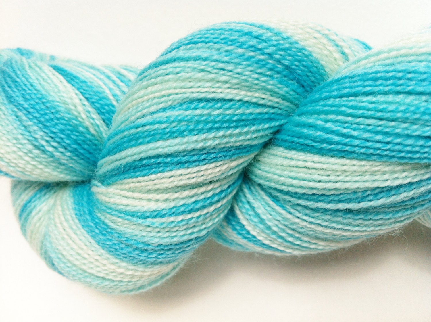 Laceweight fine Botany Wool Yarn- 490 Yards - PEPPERMINT