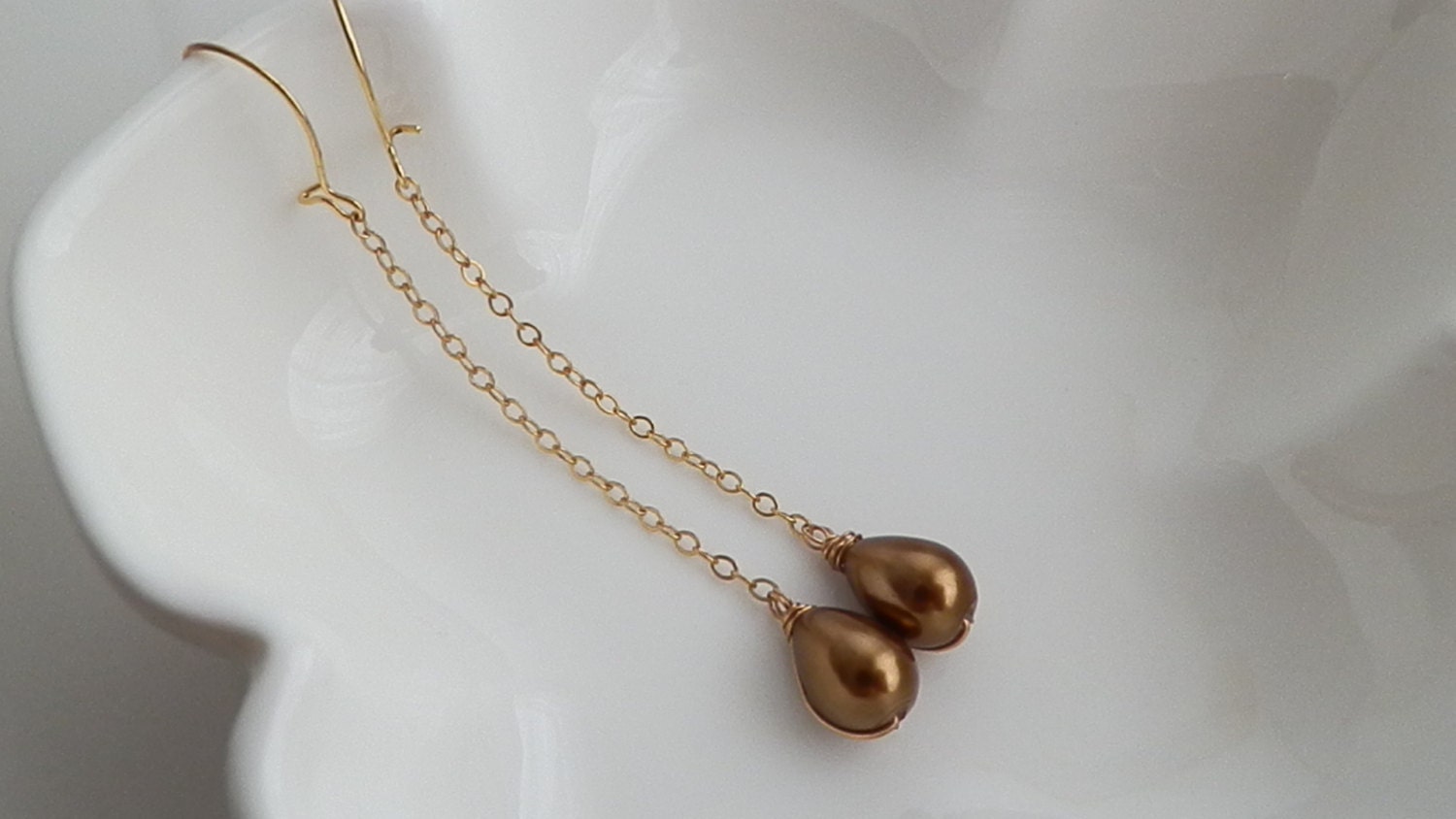Long Goldfil chainmaille earrings , pearls