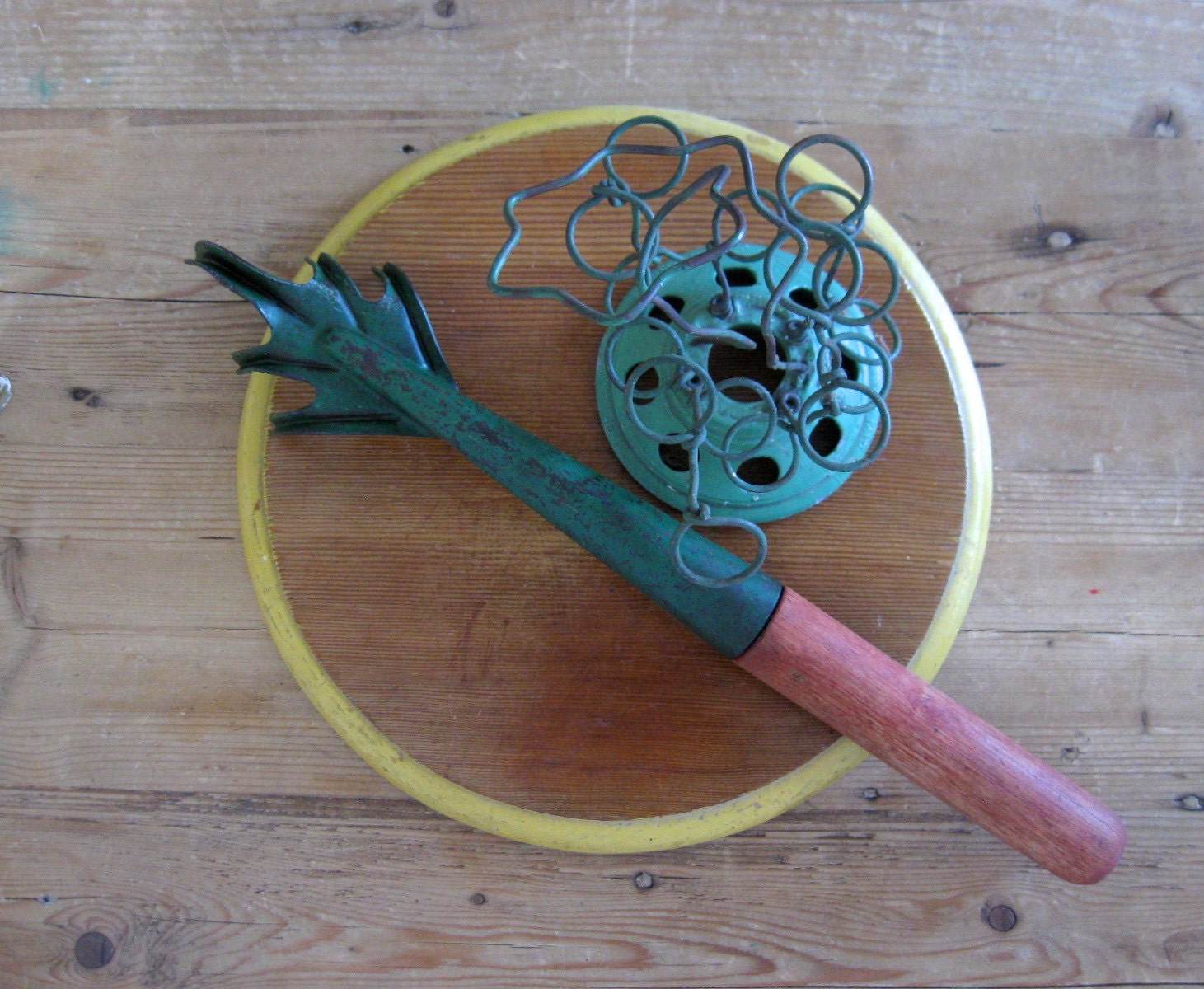 vintage garden tool, gardening tool, hand tool, red with green handle garden claw, 1950's garden collectible