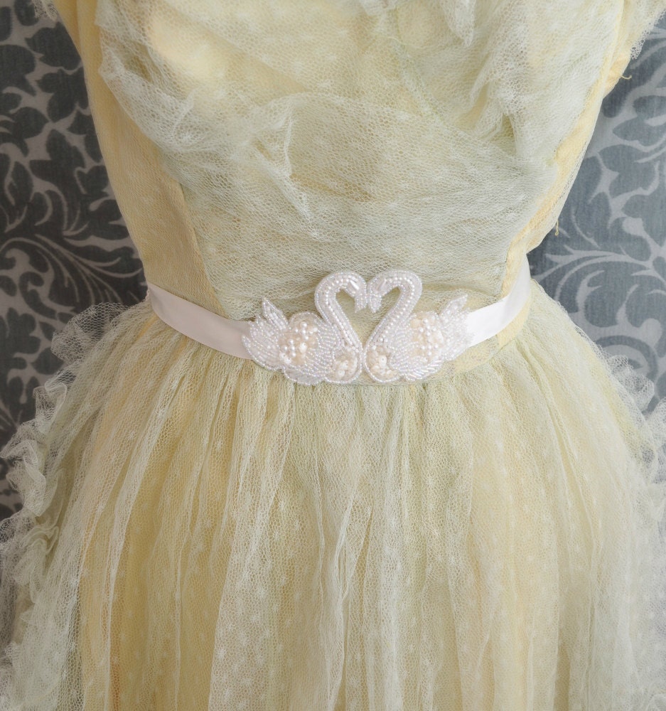 Bridal gown belt, wedding dress accessory, pearl swan waist sash