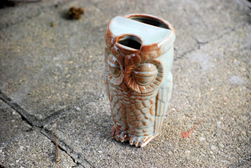 travel mug owl in pistachio green