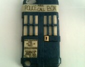 Doctor Who inspired TARDIS iTouch 5 / iPOD 5 / 5th gen hard cover case (GLOWS in the dark)
