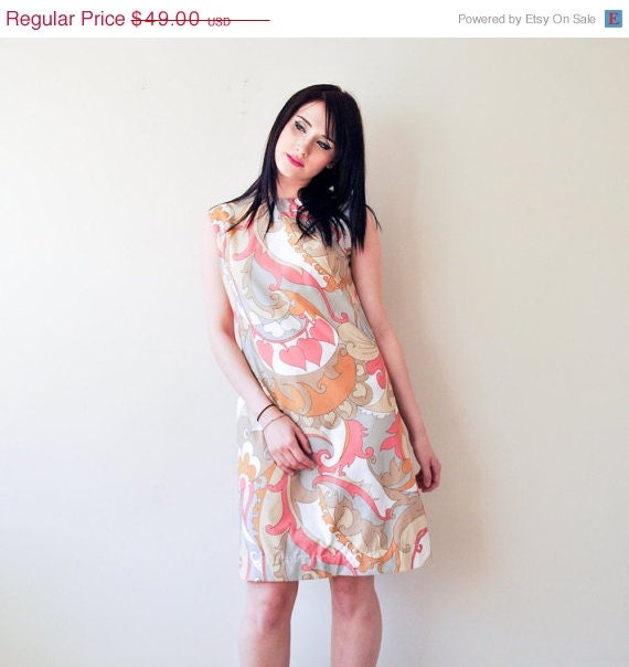 SHOP SALE / vintage dress / 1960s shift dress / 60s shift / 1960s dress / cotton dress / heart pattern dress / mod dress / 60s mod / small