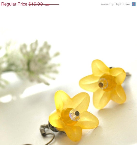 ON SALE Yellow Buttercups Lucite Flower Earrings