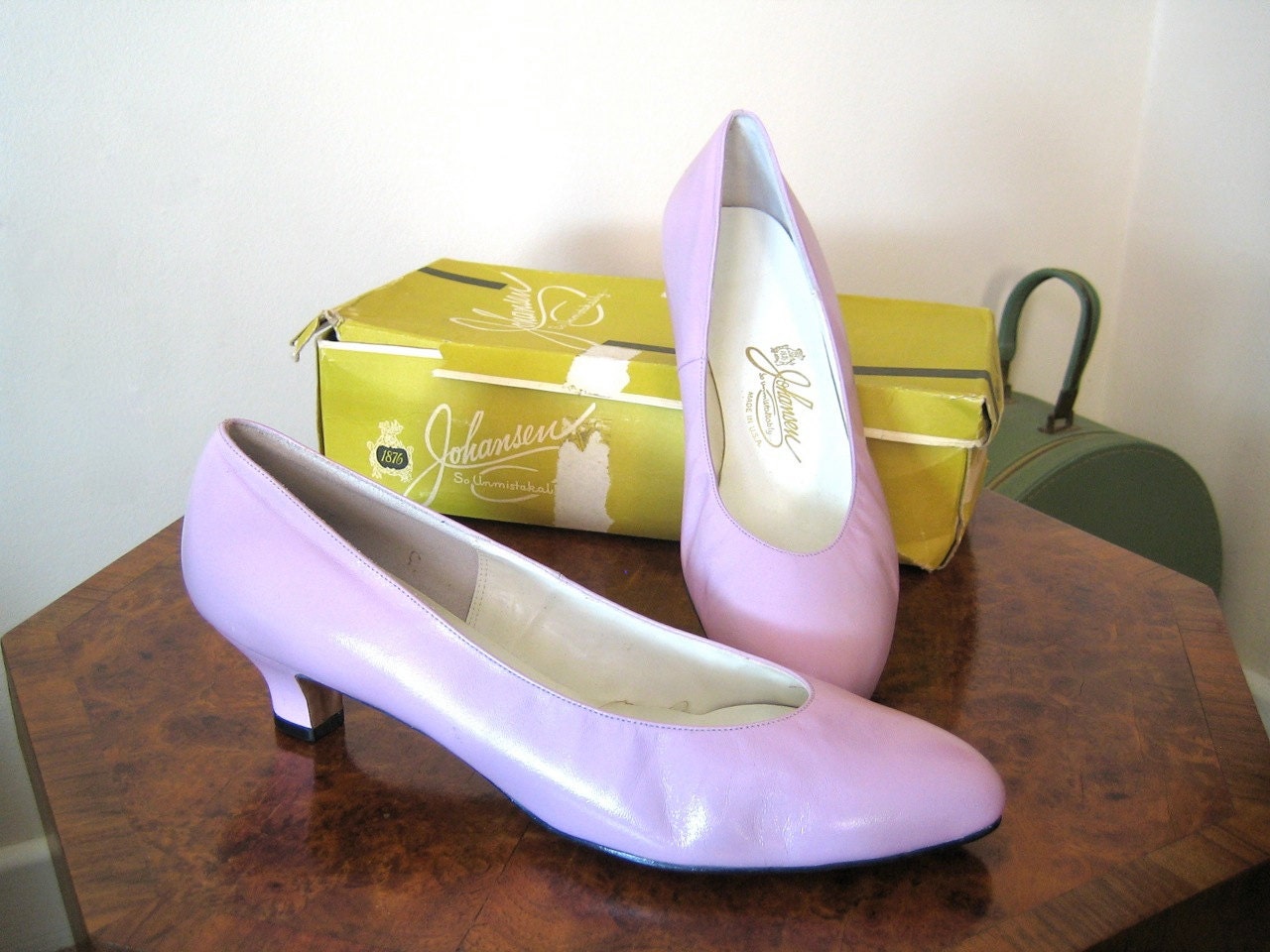 1950s Shoes US 10 pastel lilac pink kitten heeled courts Unworn NOS Original box