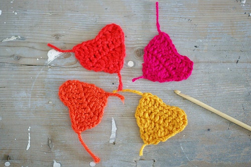 set of 6 postcards crochet heart with waved edges
