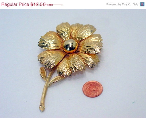ON SALE Vintage Huge Gold tone Flower Brooch Pin Vintage Jewelry Jewellery