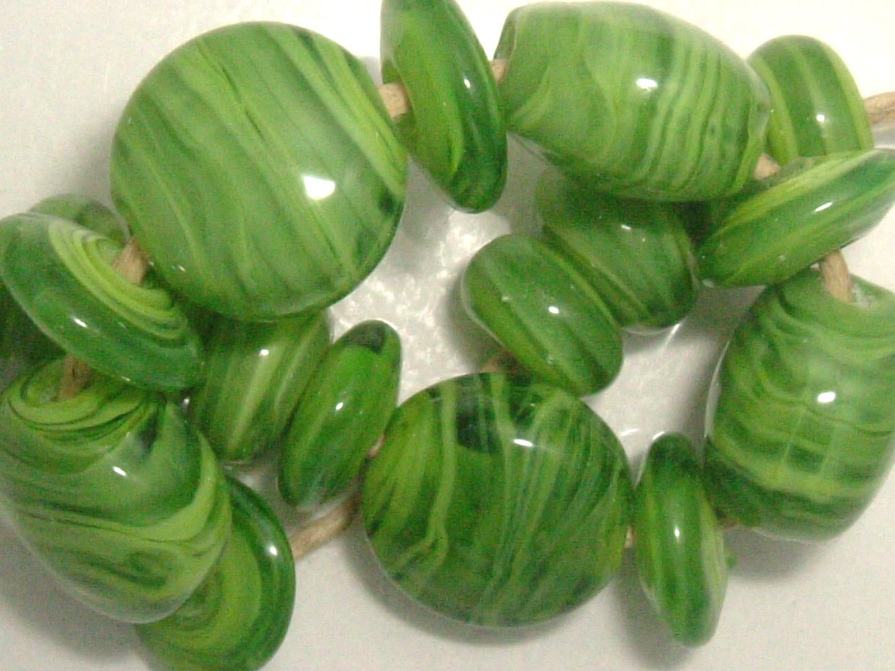 Kiwi green streaky lampwork glass bead set SRA P97