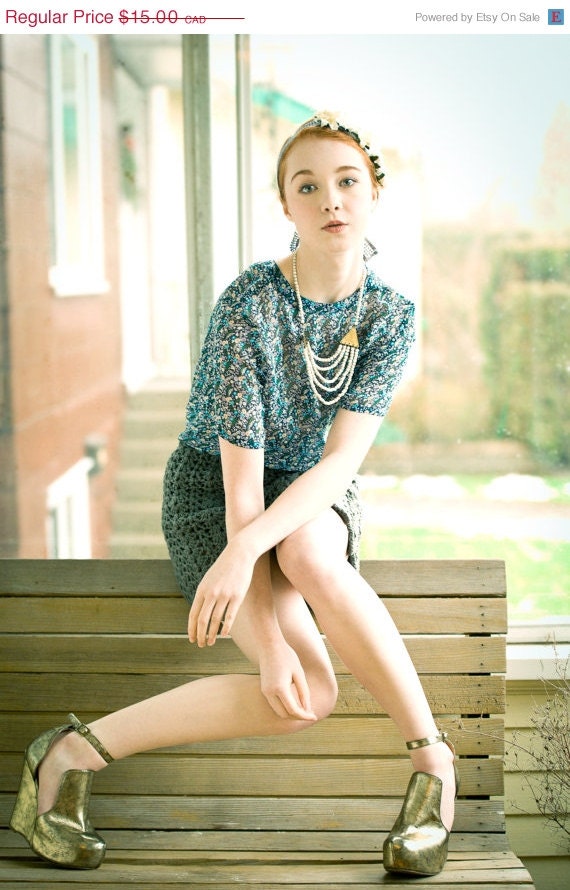 20% OFF VACATION SALE S A L E 70s Knit Crochet Cage Skirt (S)