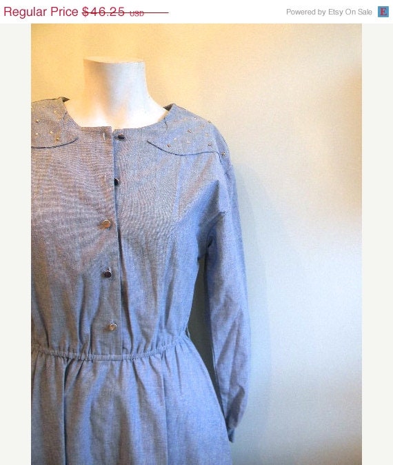 Memorial Day Weekend SALE vintage. 70s Blue Chambray Cotton Button Down Dress  / Classic Dress  / S M