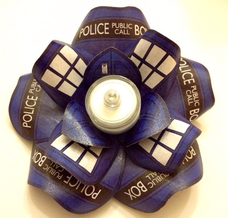 TARDIS Doctor Who Blue LED Glow Lights Hair Flower Rose Fascinator