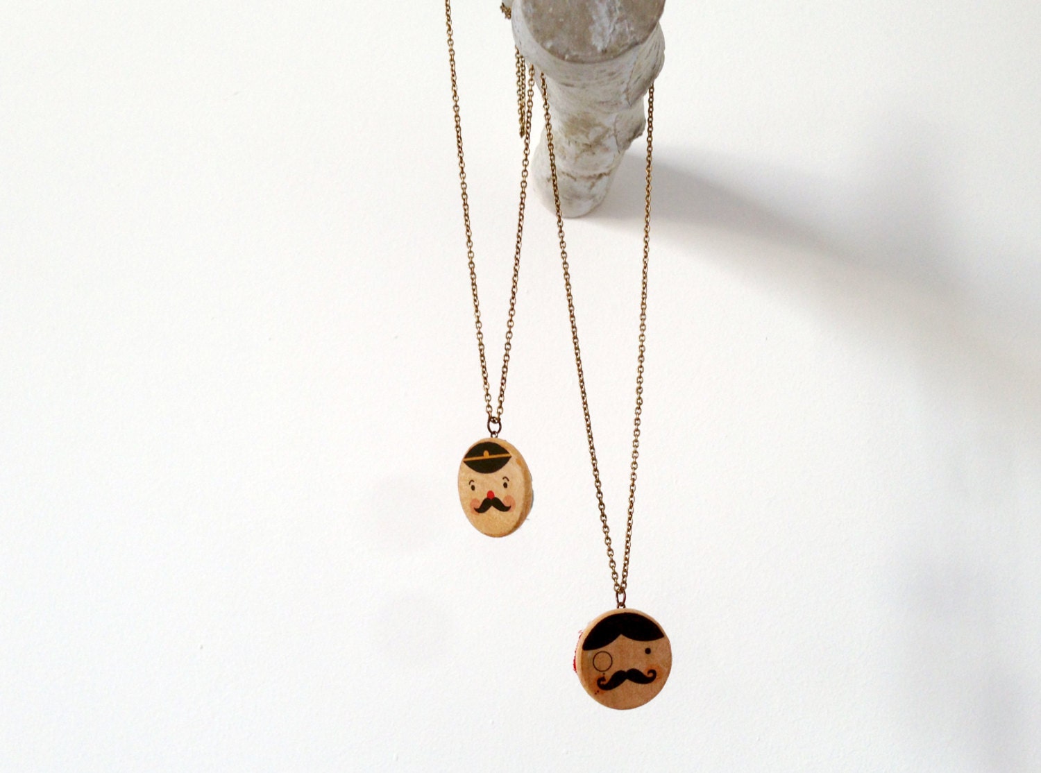 Pendant. Dandy printed in wooden circle