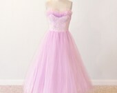 50s Prom Dress, 1950s Strapless Party Dress, Lavender Tulle & Lace Sweetheart Bust Full Skirted Vintage Formal Wedding Bridal Party Dress