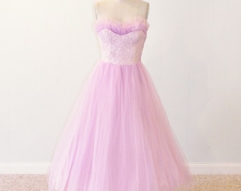 50s Prom Dress, 1950s Strapless Party Dress, Lavender Tulle & Lace Sweetheart Bust Full Skirted Vintage Formal Wedding Bridal Party Dress