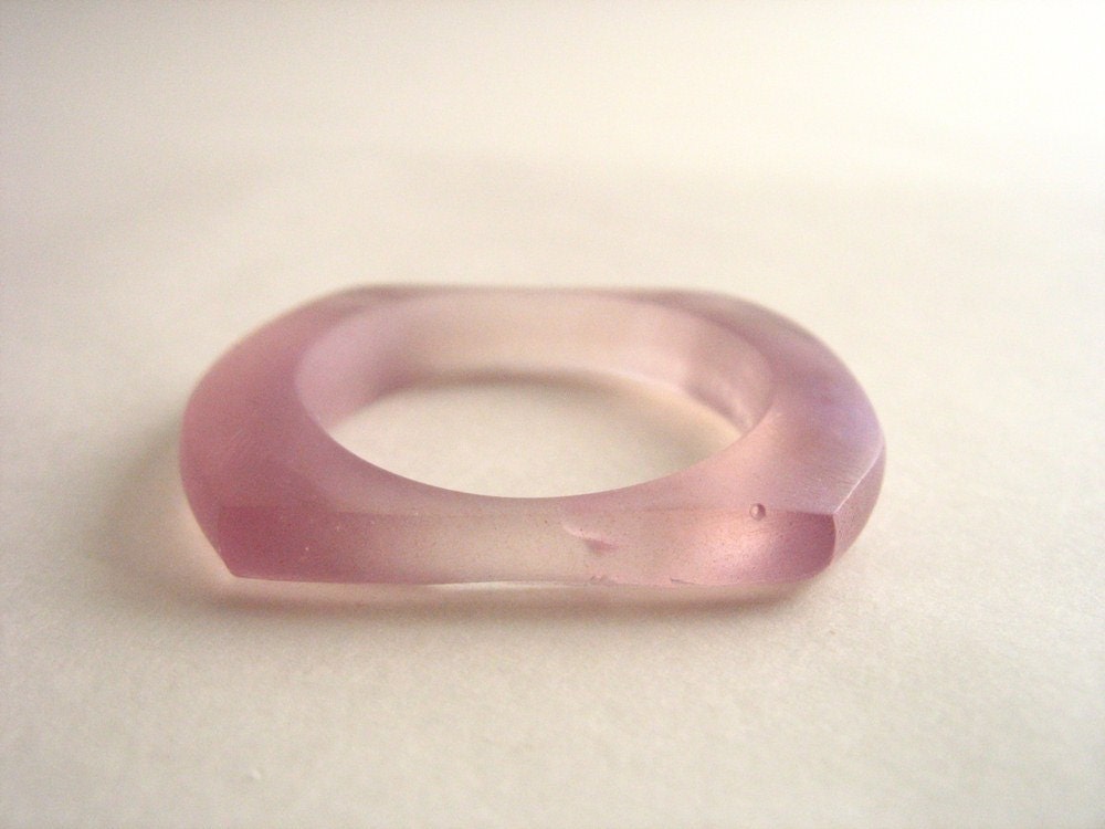 Pale lilac purple thin stacking resin ring jewelry , ring US size 8 , faceted women ring unique , resin jewellery , geometric jewelry