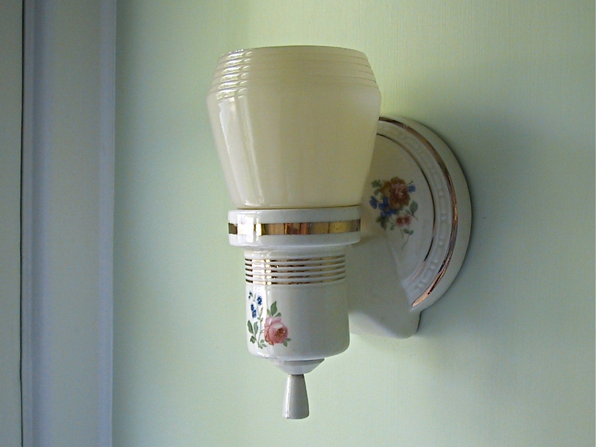 Vintage Porcelier Light Fixture, Wall Mount with Custard Glass Shade