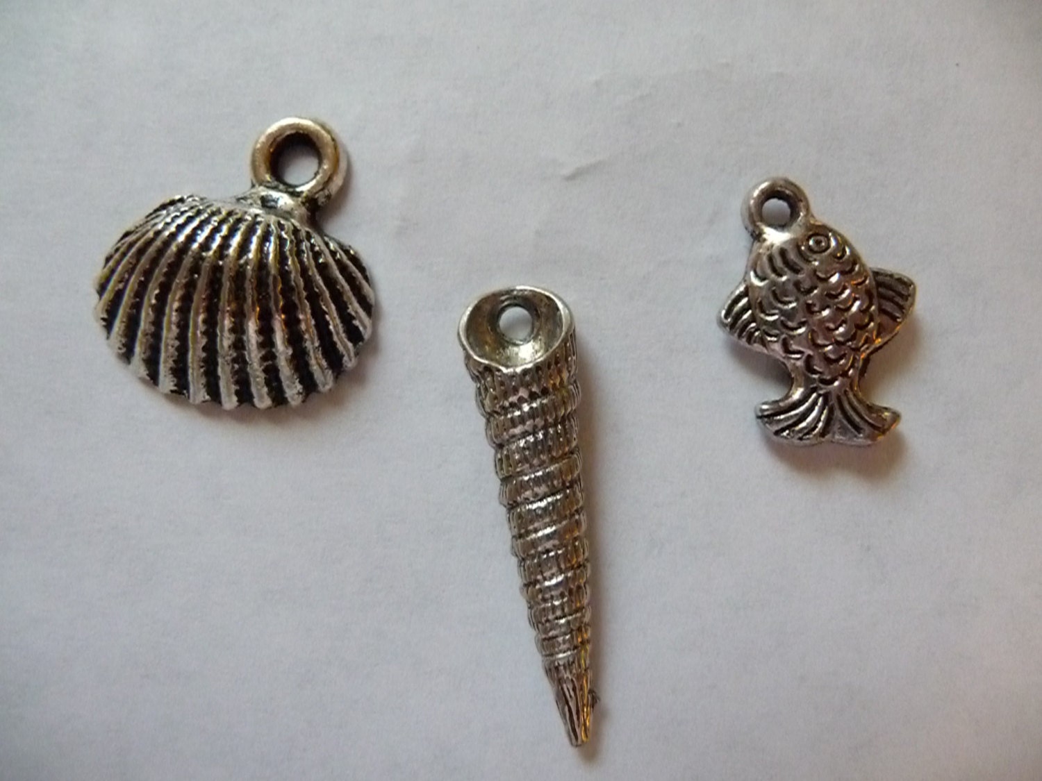 Charms, Antique, Silver Plated, Pewter,2 shells, 21x5mm, 19x18mm, 1 fish,17x12mm, Pkg Of 3