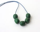 Green wood necklace - cracked beaded necklace - minimalist jewelry - modern necklace