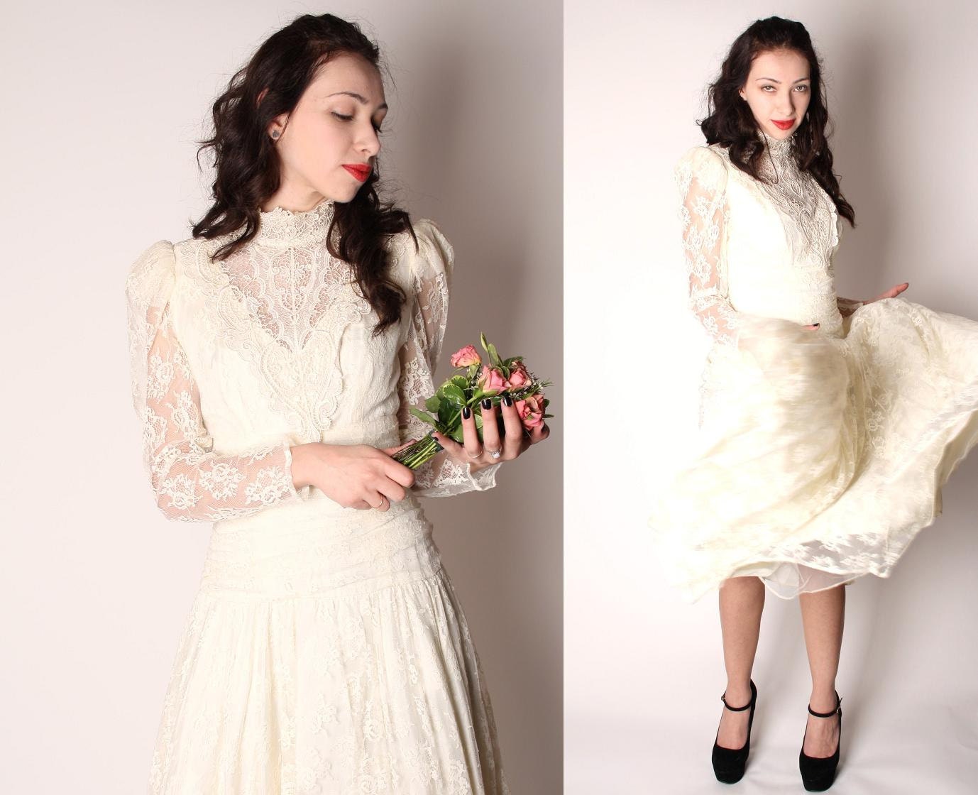70s Vintage Romantic Vampire Peach Lace Victorian Style Altnernative Wedding Dress / 70s Victorian / Vintage Dress / 2262