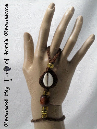 Brown Circle with Cowry Beaded Hand Jewelry