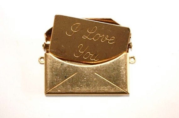 Amazing Vintage Brass Pendant Locket. 2pcs Envelope with "I Love You" Postcard Inside