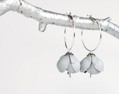Spring flower leather earrings in light grey - imali