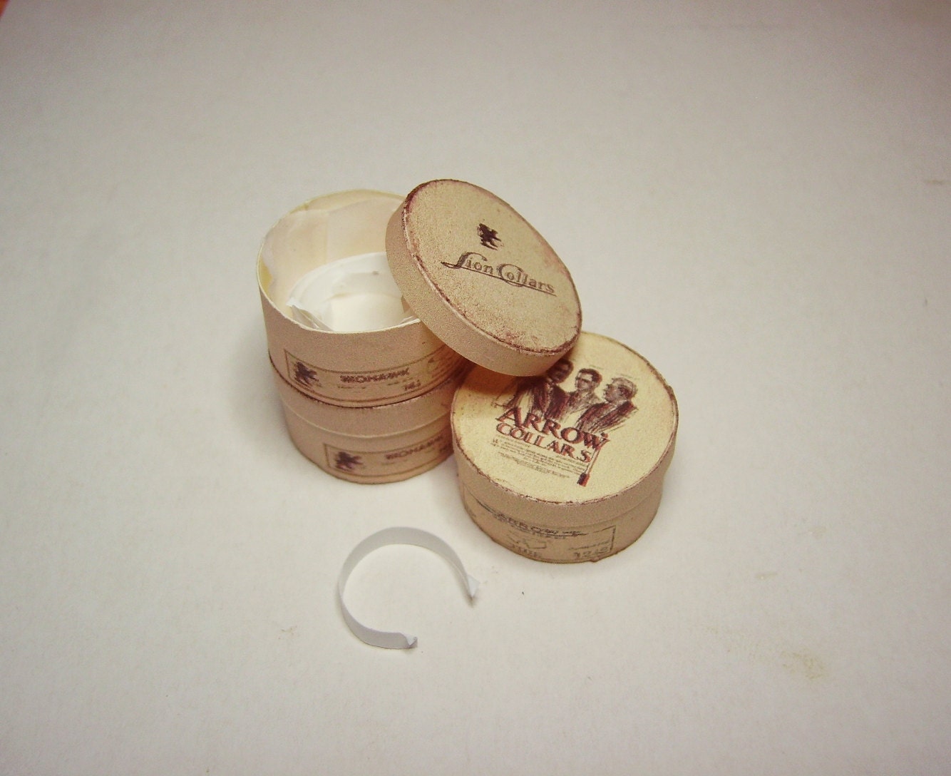 Miniature dollhouse Men collar box