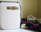 Vintage Mens Schick 3 Speed Electric Shaver with Cord and Plaid Travel Pouch