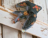 sweet swallow - vintage button dangle no. 1