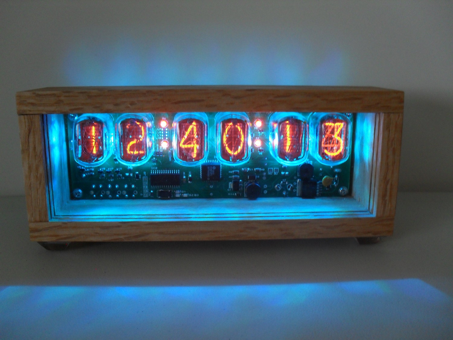 Six Digit Nixie Tube Clock The "'Nixie Arcobaleno"