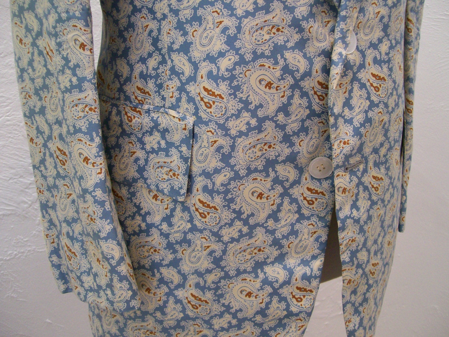 mens dramatic blue silk paisley sport coat 1970s 40R