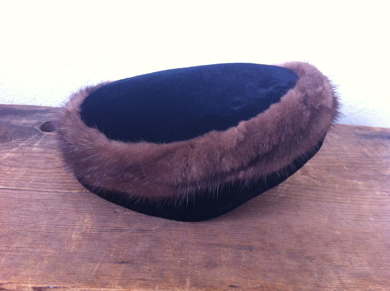 vintage 50s hat / fur trimmed hat / black hat
