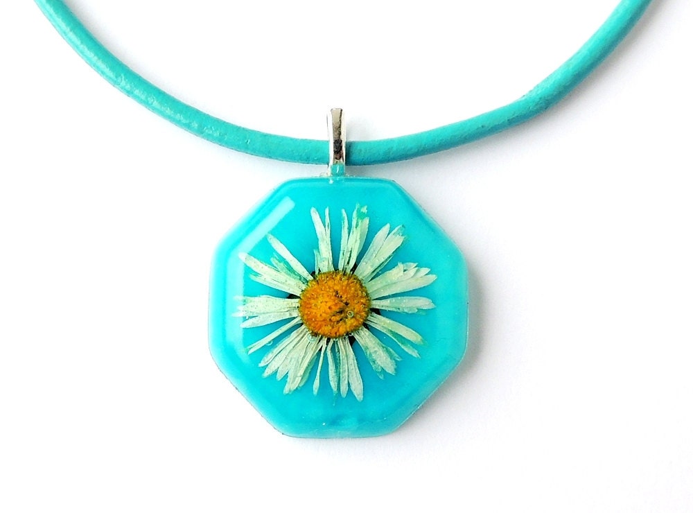 Blue Daisy Necklace, Real Flower, Botanical Jewelry, Resin Jewelry, Leather Thong