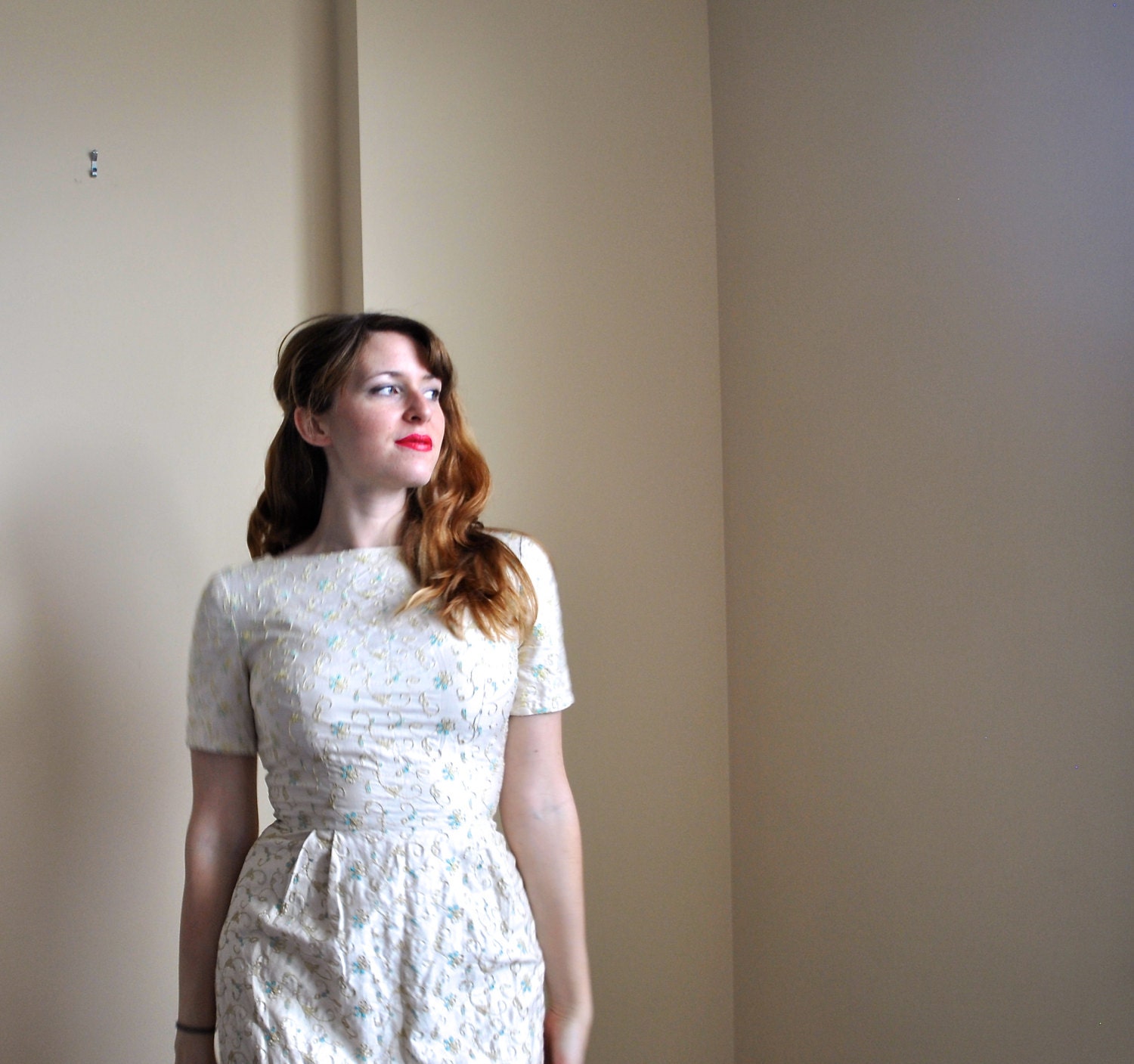 Small 50s Wiggle Dress  - 1950s White Linen Embroidered Wiggle Dress -