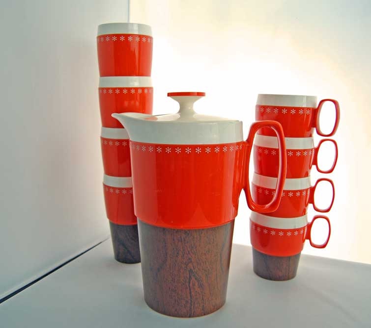 Vintage Plastic Orange and Woodgrain Pitcher and 8 glasses