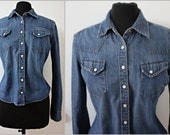 Levi's Denim Button Front Top. Size L Bust up to 40"