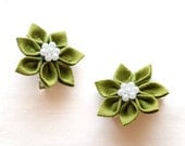 Olive green girl hair clips - Handmade kanzashi flower hair clips - Children spring accessories