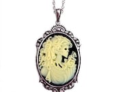 Lolita Skull Bride Necklace - Ivory