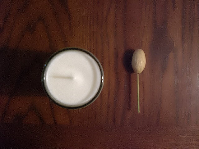 Musk soy candle - woodsy and earthy, unisex fragrance