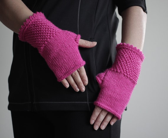 Fuschia knit Fingerless gloves for women